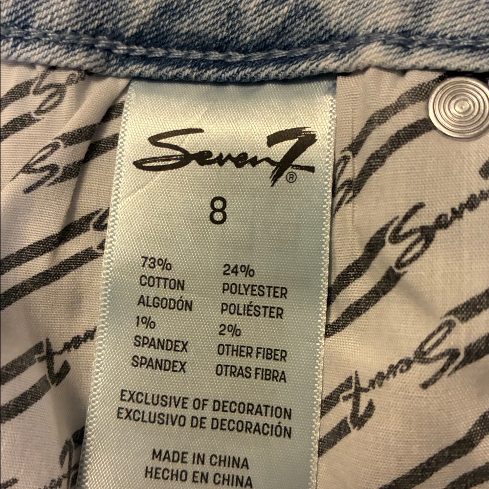 Seven7 Light Wash ( Lynx) Denim Mid-Rise Women’s Shorts - Picture 13 of 15